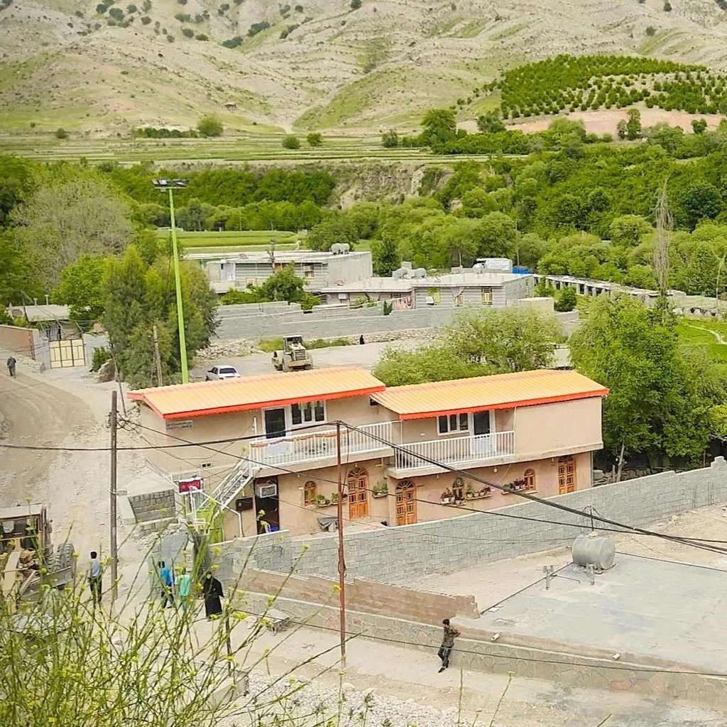 مجتمع اقامتگاهی وارگه سلمان 1 -  بهرام چوبین  - نمایی کلی از باغ و ا