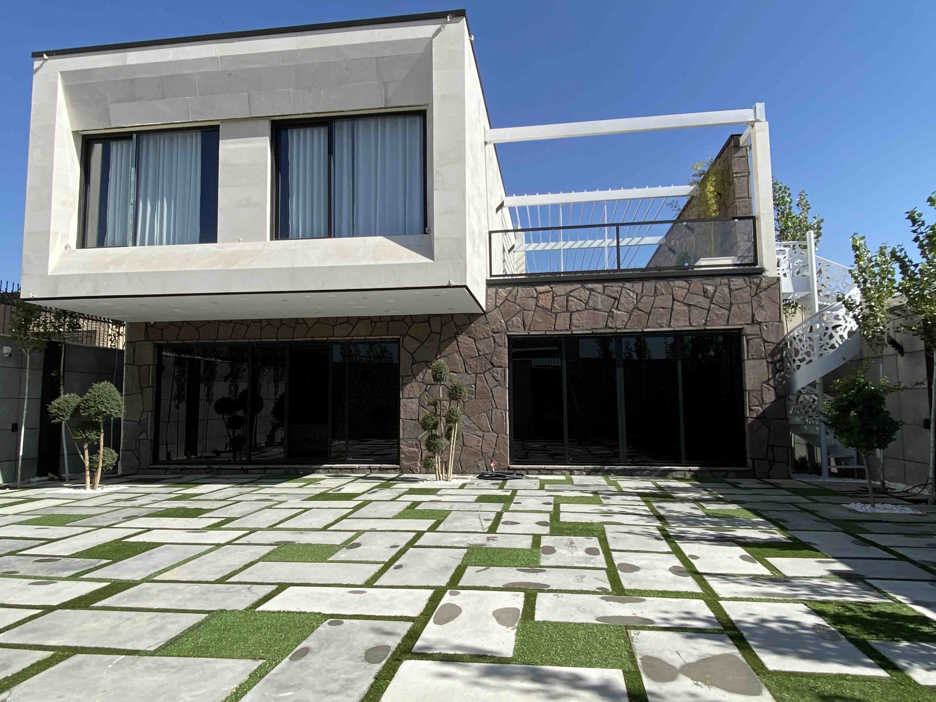 ویلا چهارخوابه استخردار عمارت موسوی