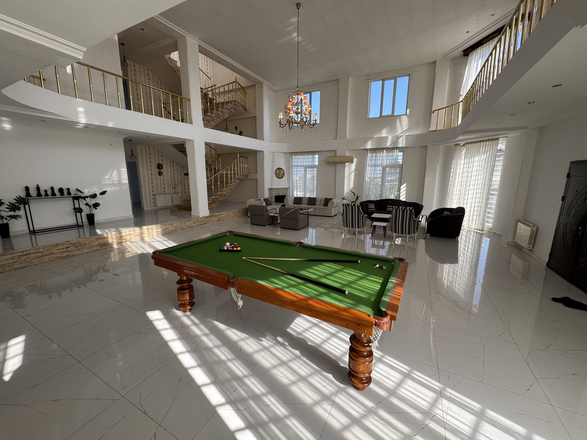 پنج خوابه استخردار آبگرم کاخ لاله