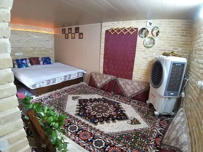 بوم گردی قصرالدشت - واحد شاهنشین