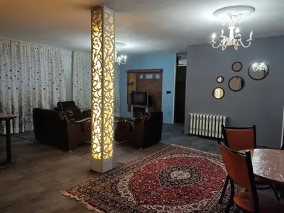 آپارتمان دوخوابه چی چست 1