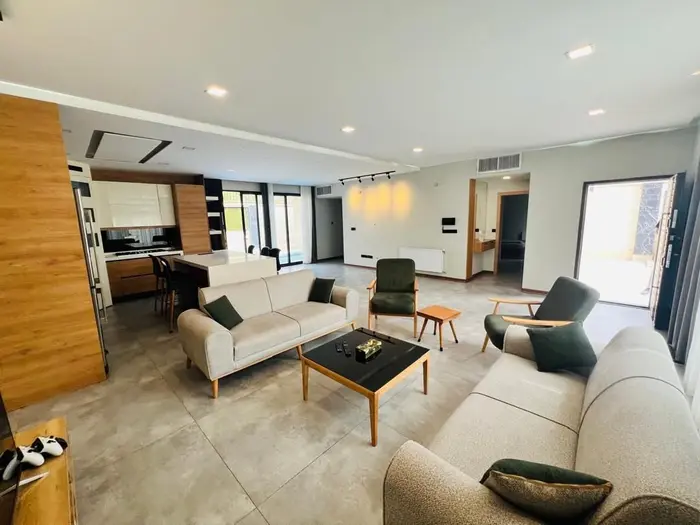 ویلا دوخوابه استخردار آبگرم رویال ۲ - سالن ویلا با ویو استخر و حیاط