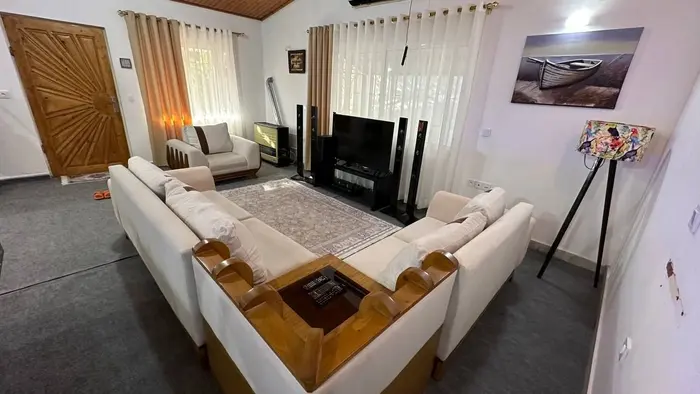 ویلا دوخوابه ساحلی استخردار عزیزی 1