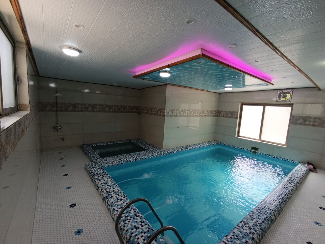 دوخوابه روستایی استخردار آبگرم گلستان