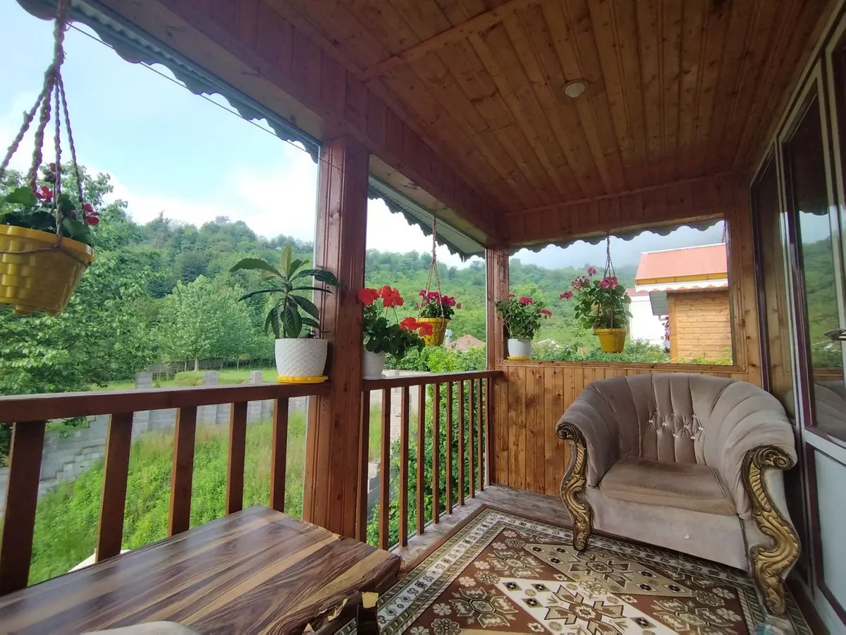 کلبه یک خوابه روستایی اسلام - بالکن سمت اتاق خواب