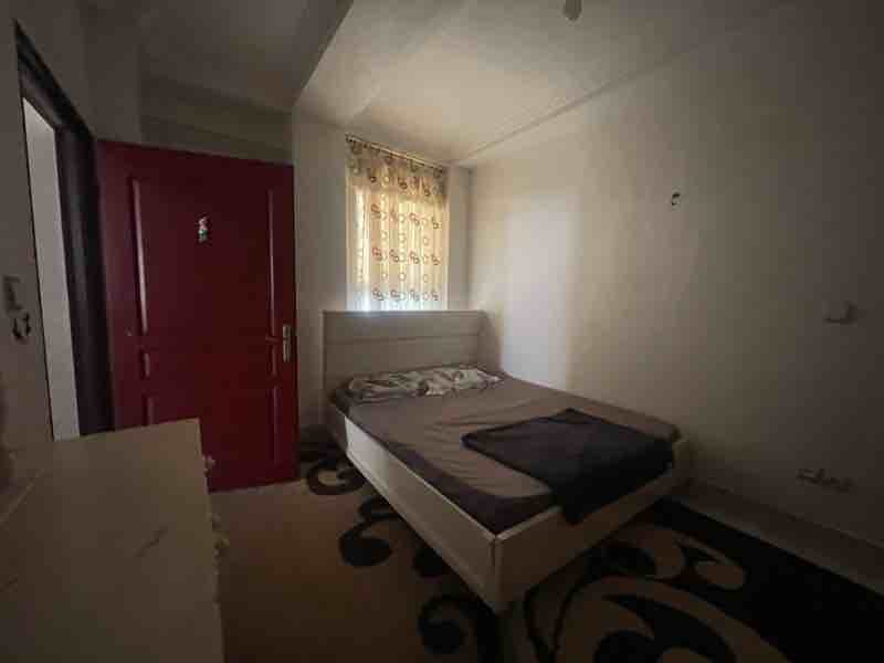 آپارتمان یک خوابه نیایش غربی 1