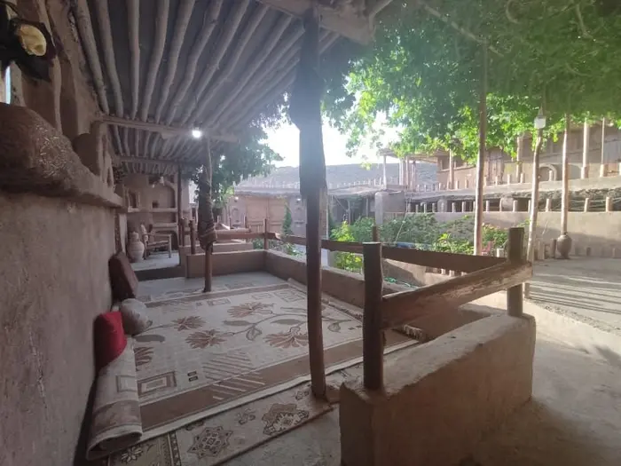 اقامتگاه سنتی رکنی - واحد ۲ - الاچیق داخل حیاط 