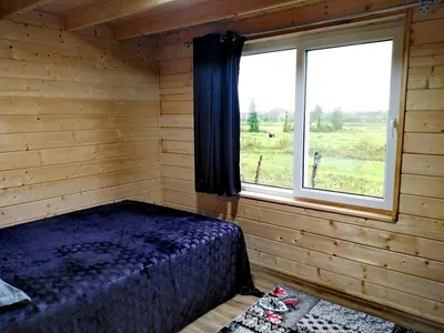 کلبه دوخوابه سوئیسی جنگلی آرمان