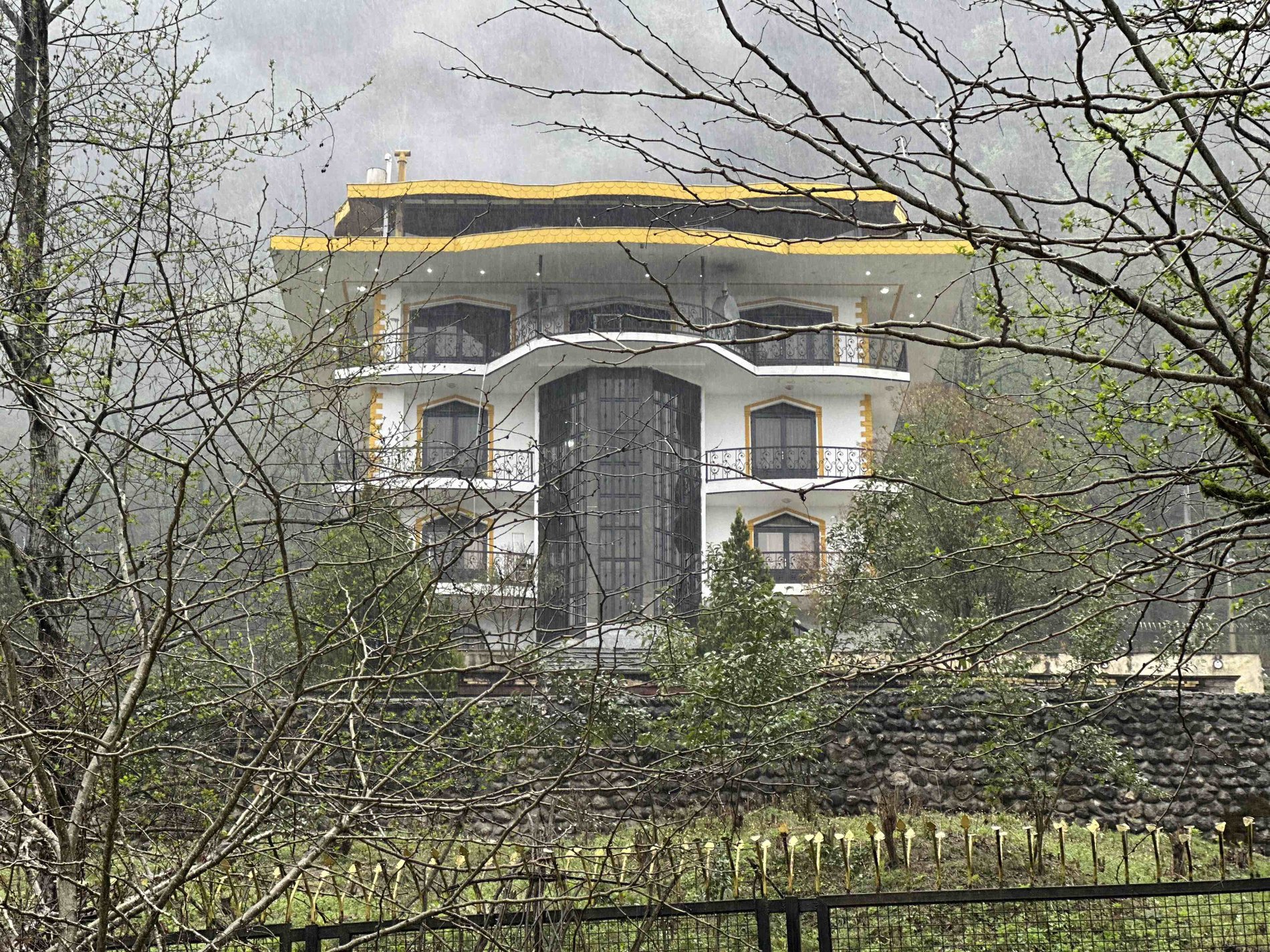 ویلا شش خوابه عمارت بهشت باستان