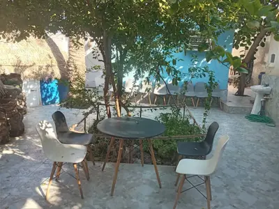 اقامتگاه سنتی دنج - واحد قصر سرخ