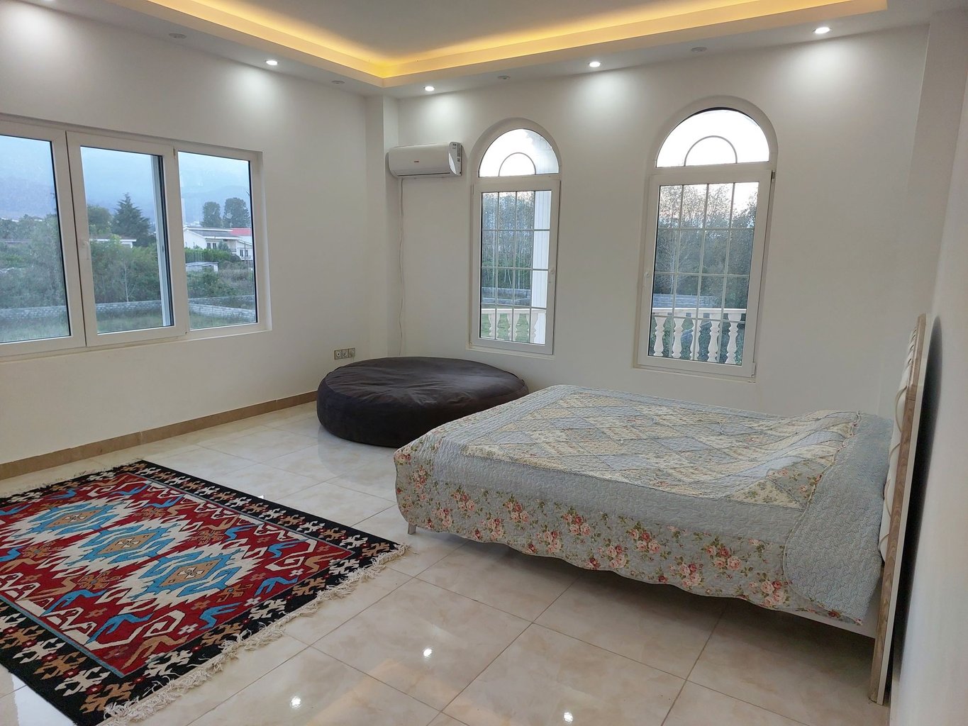 ویلا چهارخوابه عمارت استخردار آبگرم کندلوس شمالی