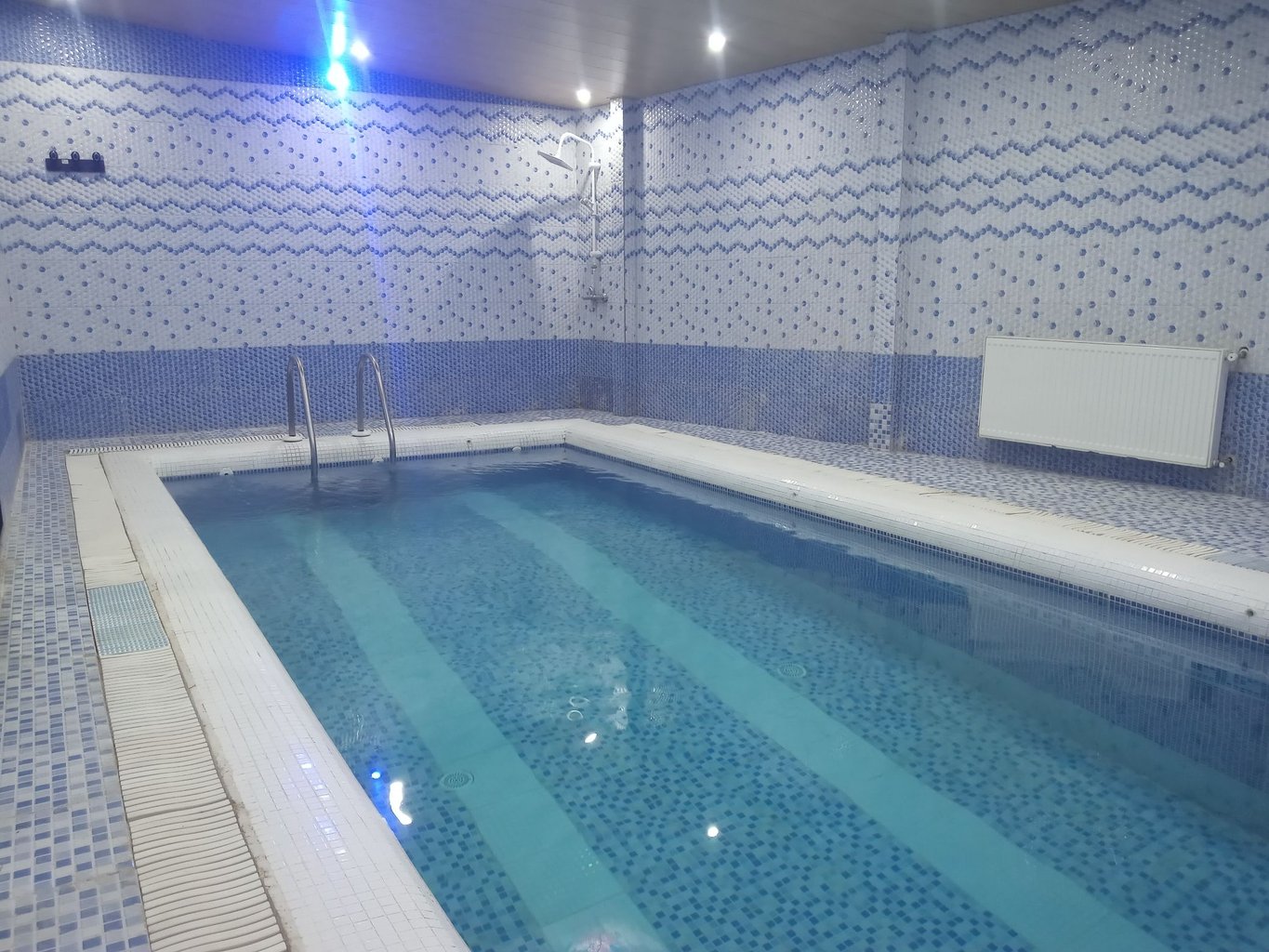 دوخوابه استخردار آبگرم چوبی رومئو