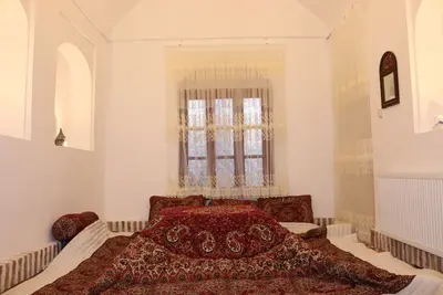 بومگردی سرای زنده دلان - واحد شاه نشین