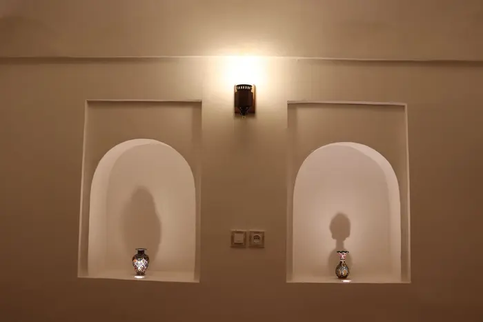 بوم گردی سرای زنده دلان - واحد خان نشین