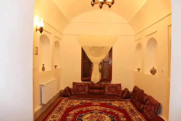 بوم گردی سرای زنده دلان - واحد خان نشین