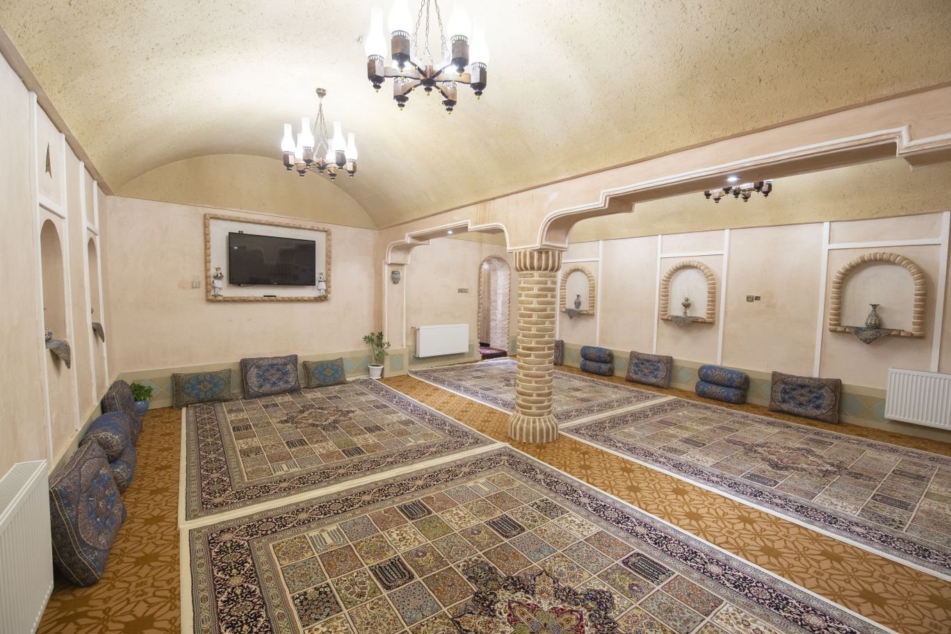 بومگردی سرای زنده دلان - پریچهر