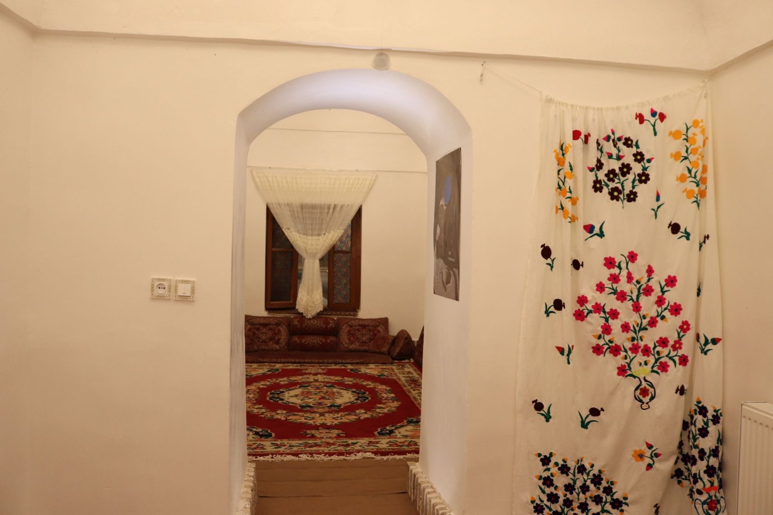 سرای زنده دلان - واحد خان نشین