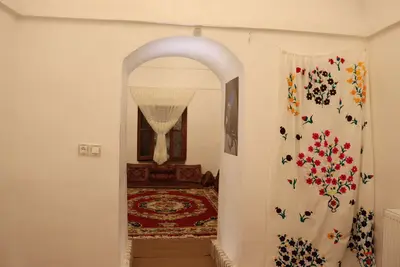 بومگردی سرای زنده دلان - واحد خان نشین