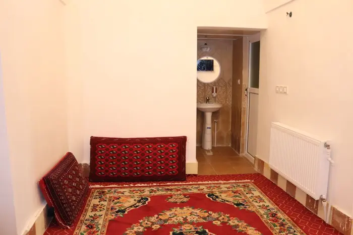 بوم گردی سرای زنده دلان - واحد شاعر