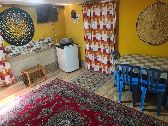 کلبه یک خوابه پدری - نمای داخل کلبه 