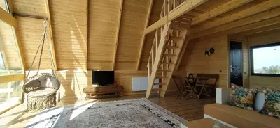 کلبه یک خوابه چوبی سوئیسی نارنج