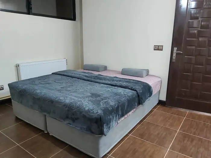 آپارتمان دوخوابه سی و سه پل واحد ۴