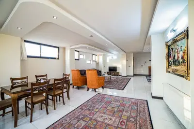 آپارتمان سه خوابه چهارباغ عباسی واحد ۷