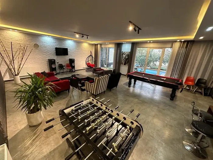 ویلا دوخوابه استخردار آبگرم درختی 2