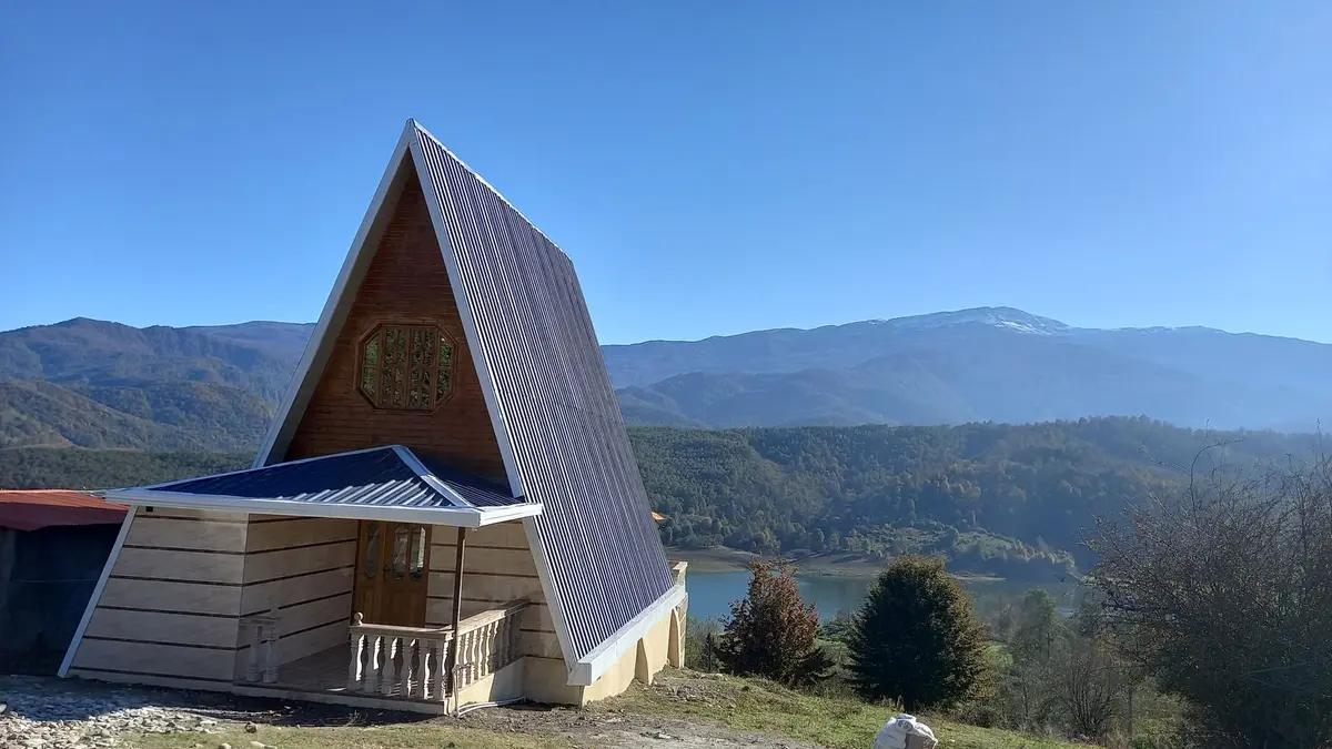 کلبه دوخوابه سوئیسی استخردار لفور