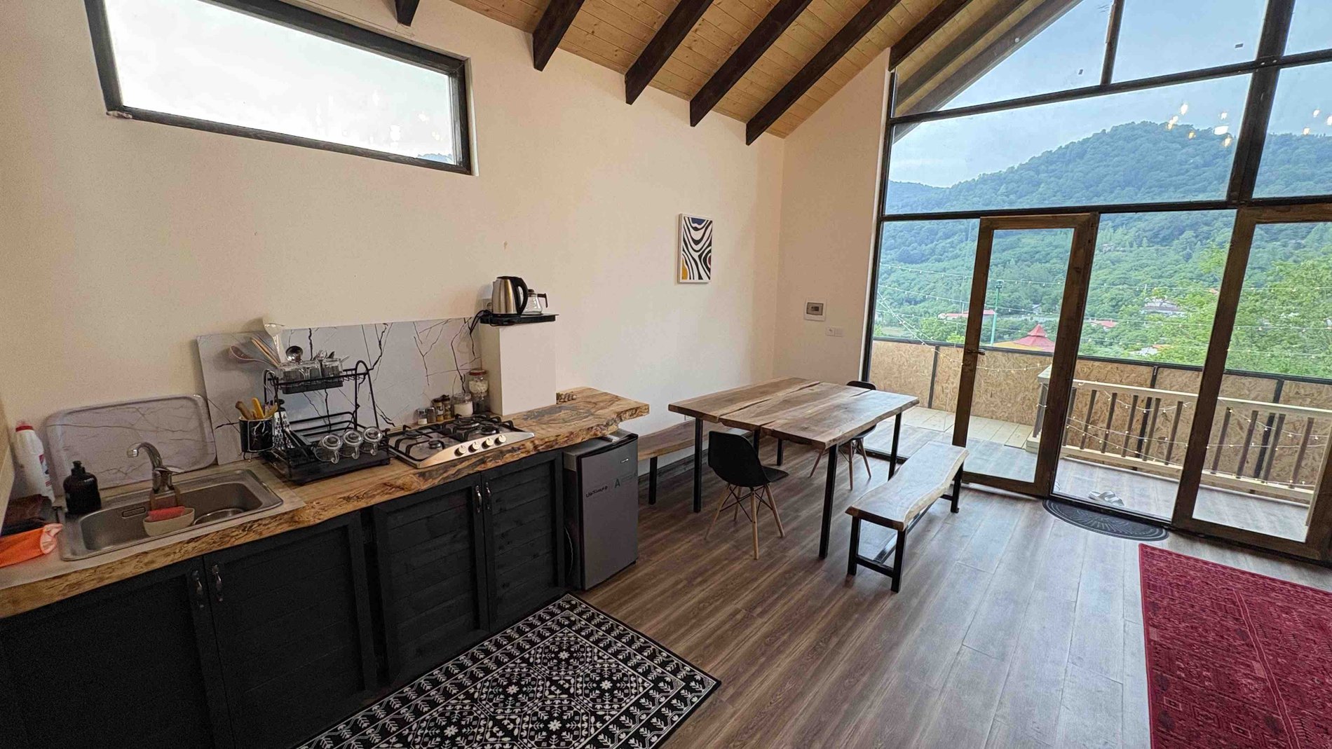 یک خوابه جنگلی جکوزی دار اساس