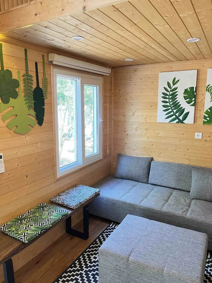 کلبه یک خوابه باغ گرینلند 2 - پنجره رو به حیاط