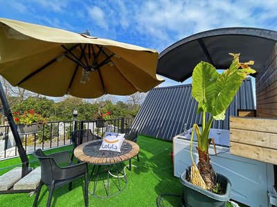 کلبه دوخوابه جنگلی تراس