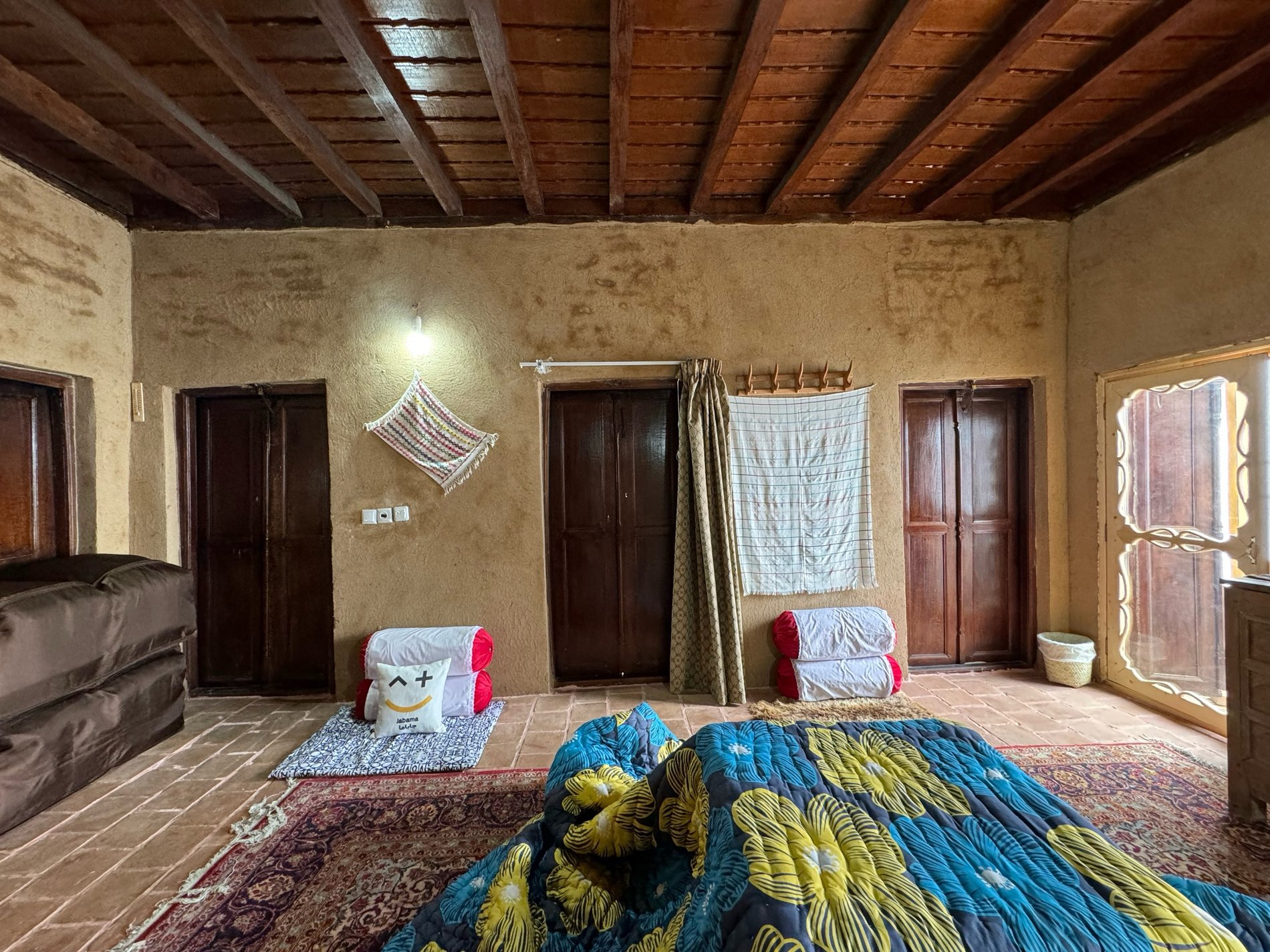 آشیانه عقاب - واحد خان