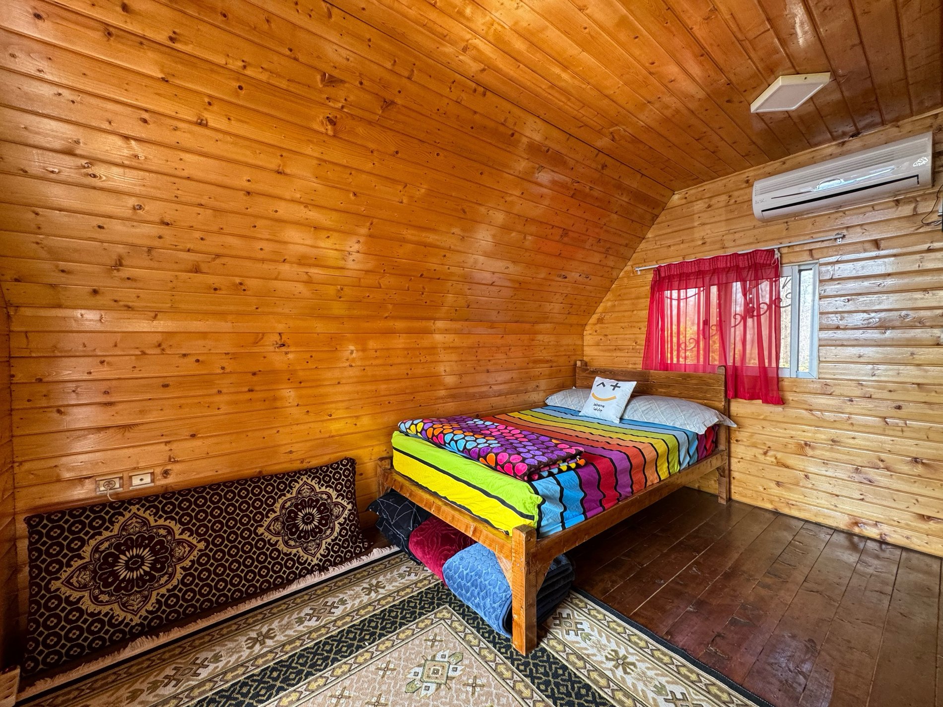 یک خوابه چوبی اتر