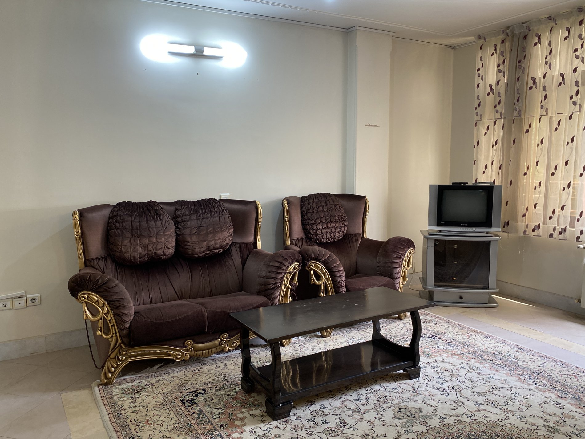 آپارتمان دوخوابه ارکان واحد 5 - سی و سه پل