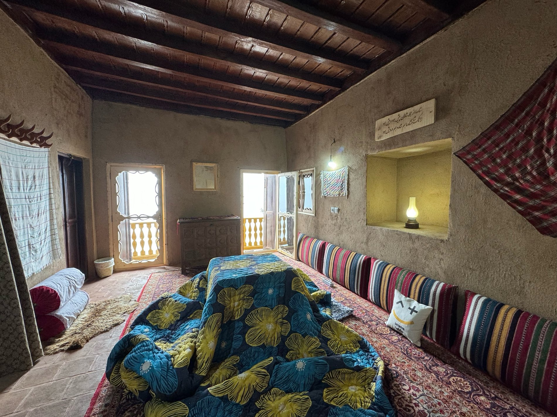 آشیانه عقاب - واحد خان