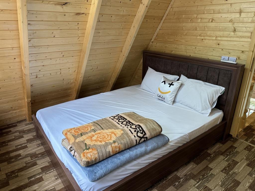 کلبه دوخوابه جکوزی دار سوئیسی ماه لفور