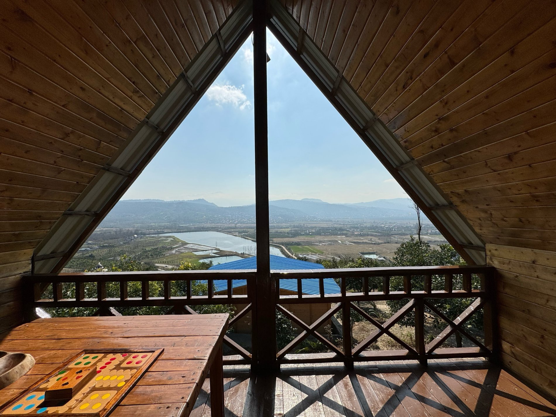 یک خوابه چوبی اتر