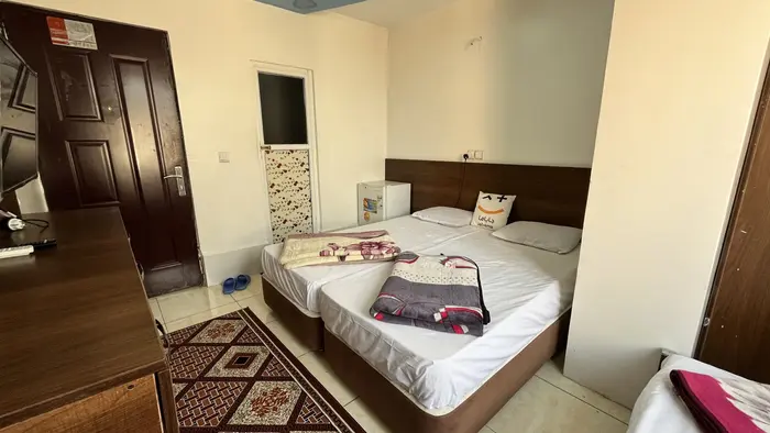 مسافرخانه محسن - واحد سه تخته 205