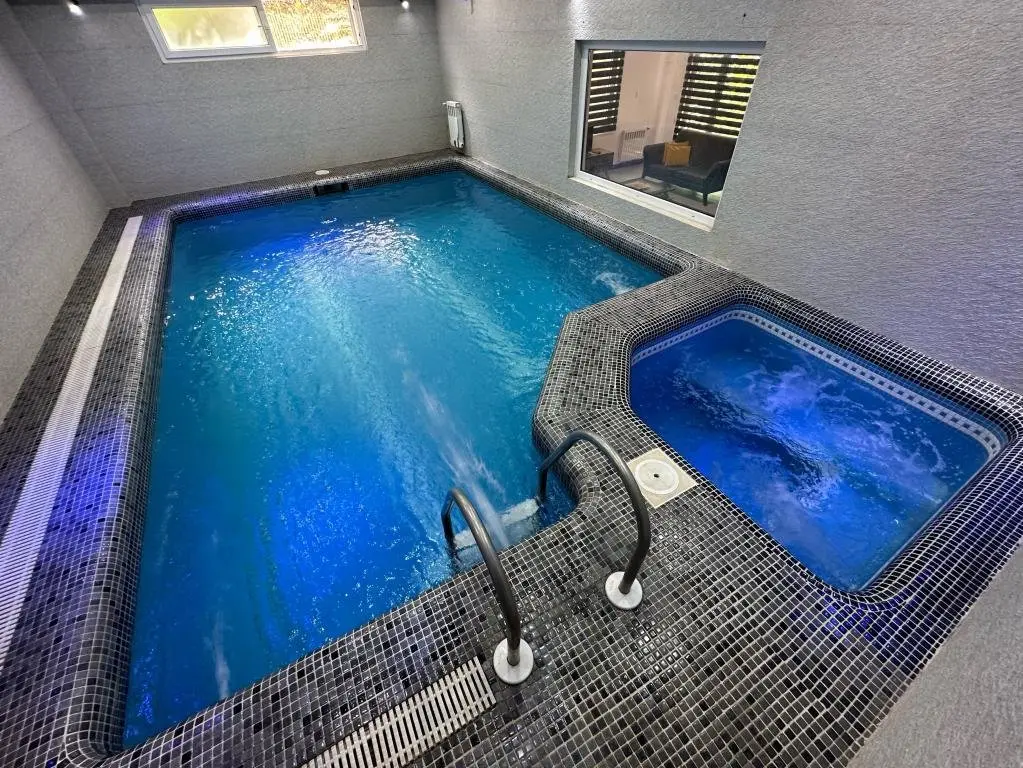 ویلا سه خوابه استخردار آبگرم حیات