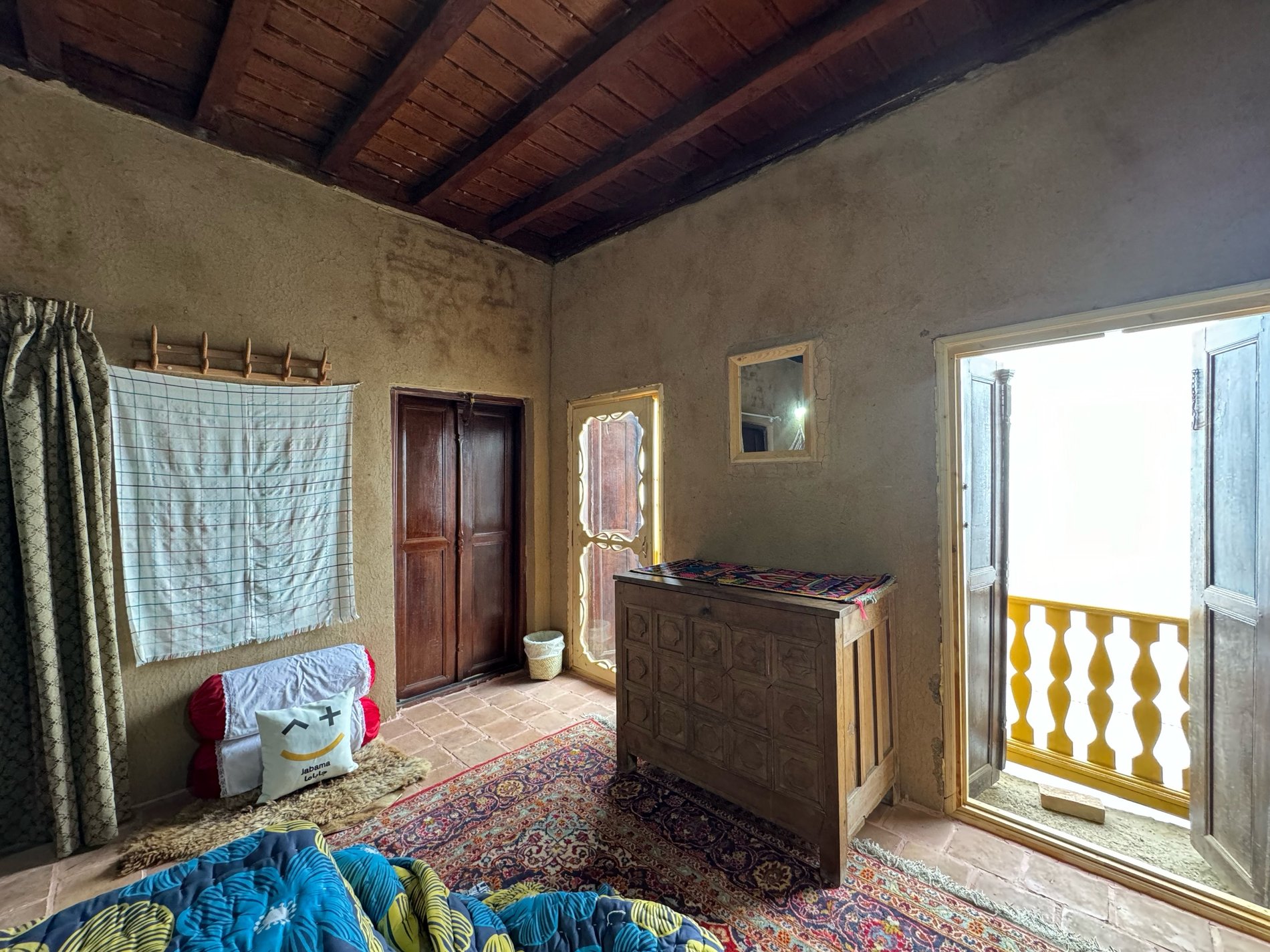 آشیانه عقاب - واحد خان