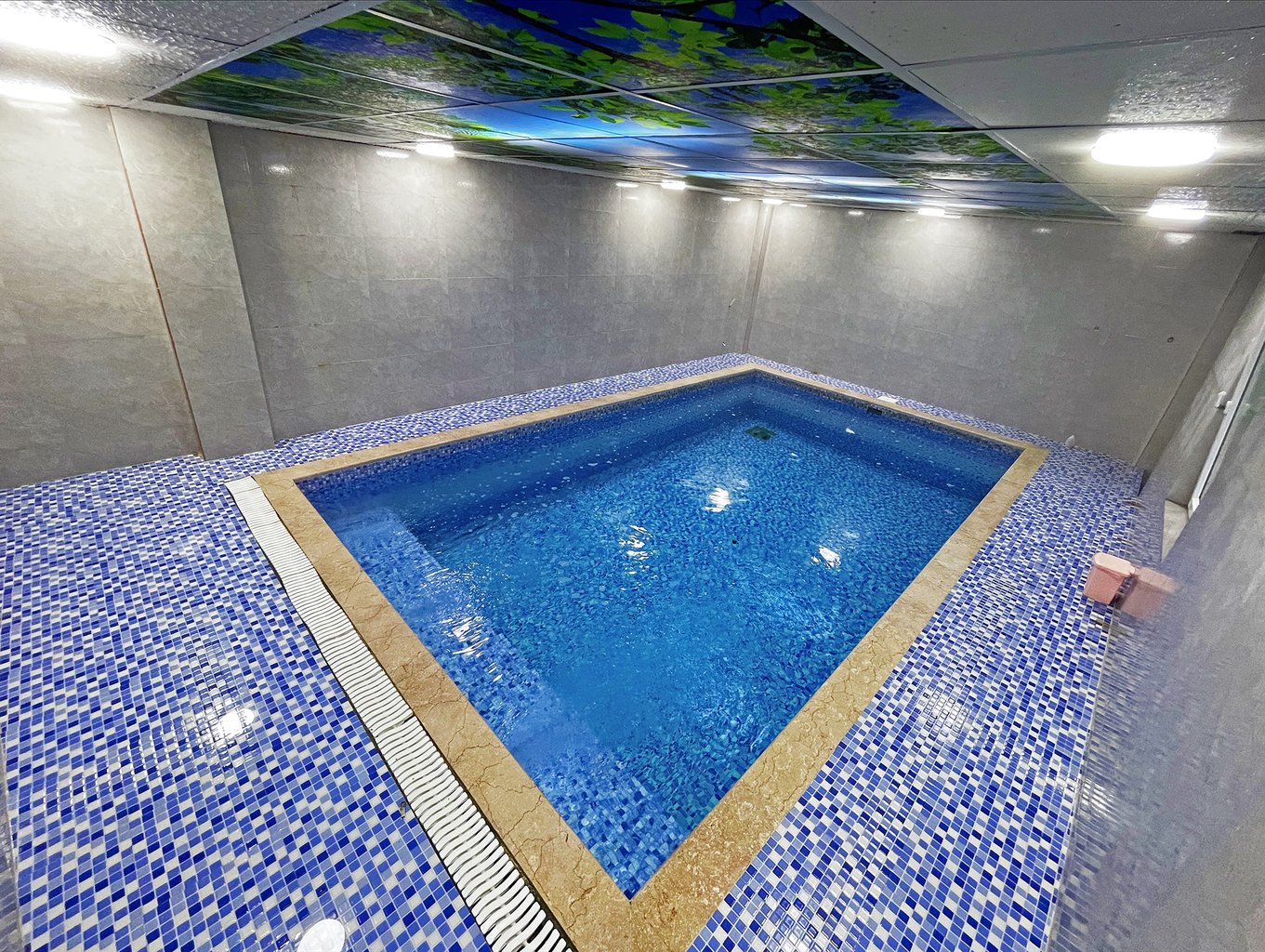 ویلا دوخوابه استخردار آبگرم امید 1