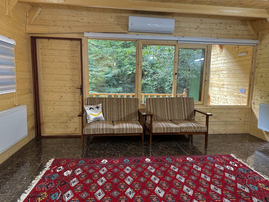 کلبه دوخوابه جکوزی دار سوئیسی کاج لفور
