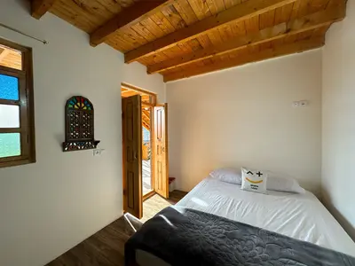 بومگردی سرای بابا شیخ علی - واحد شقایق