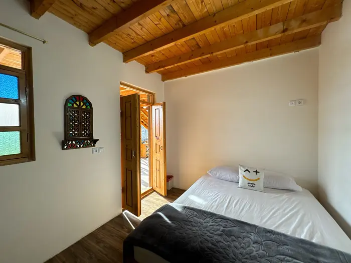 بوم گردی سرای بابا شیخ علی - واحد شقایق