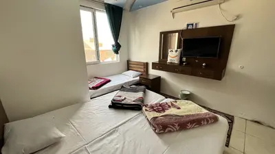 مسافرخانه محسن - واحد سه تخته 205