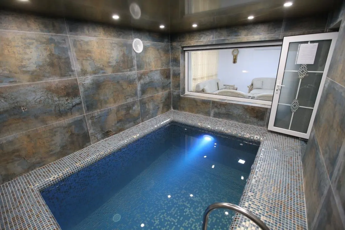 ویلا یک خوابه استخردار آبگرم آرامش پلاس