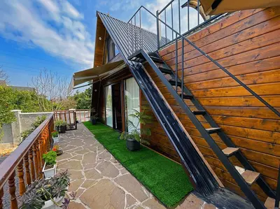 کلبه دوخوابه جنگلی تراس