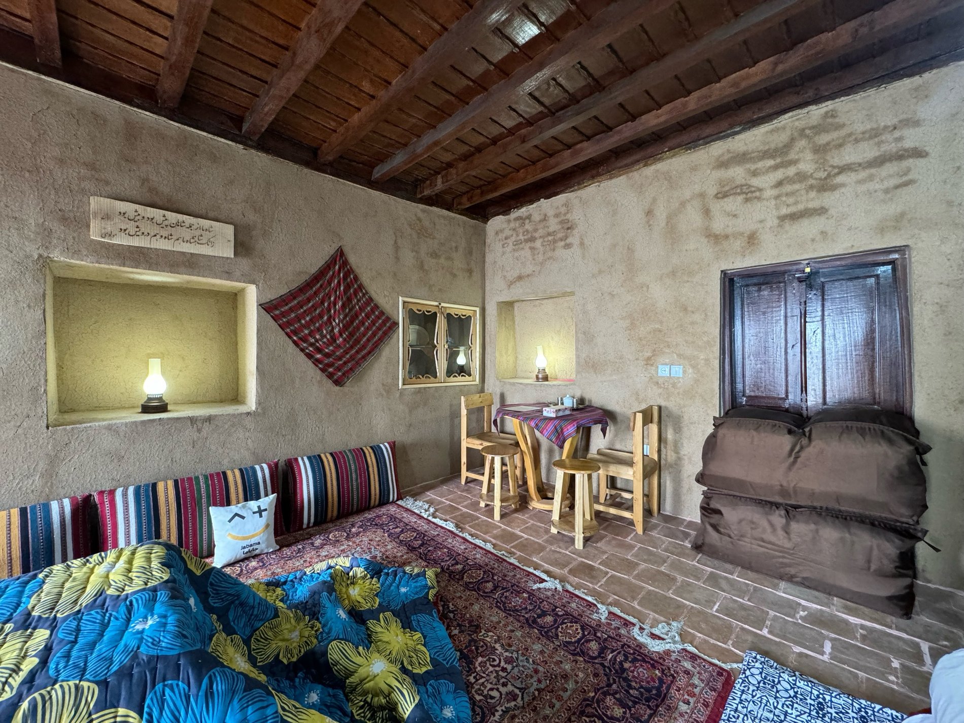 آشیانه عقاب - واحد خان