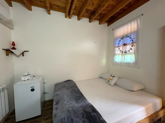 بوم گردی سرای بابا شیخ علی - واحد بنفشه